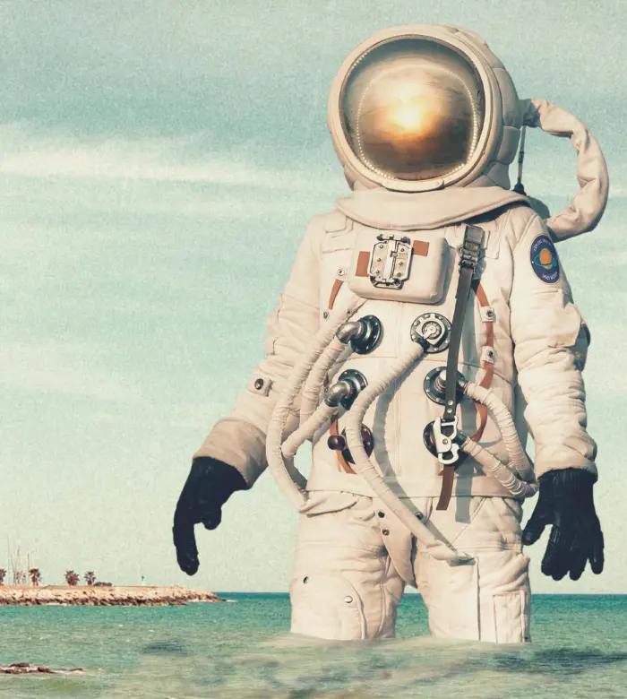 appstarters-banner-astronaut-on-beach-shore-new-new-generation-mobile